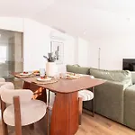 Chic 2br Duplex By Lovelystay Lägenhet