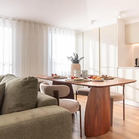 Apartman Chic 2br Duplex By Lovelystay