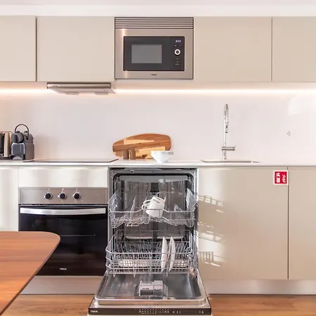 Chic 2br Duplex By Lovelystay Daire Porto