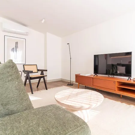 Chic 2br Duplex By Lovelystay * Oporto
